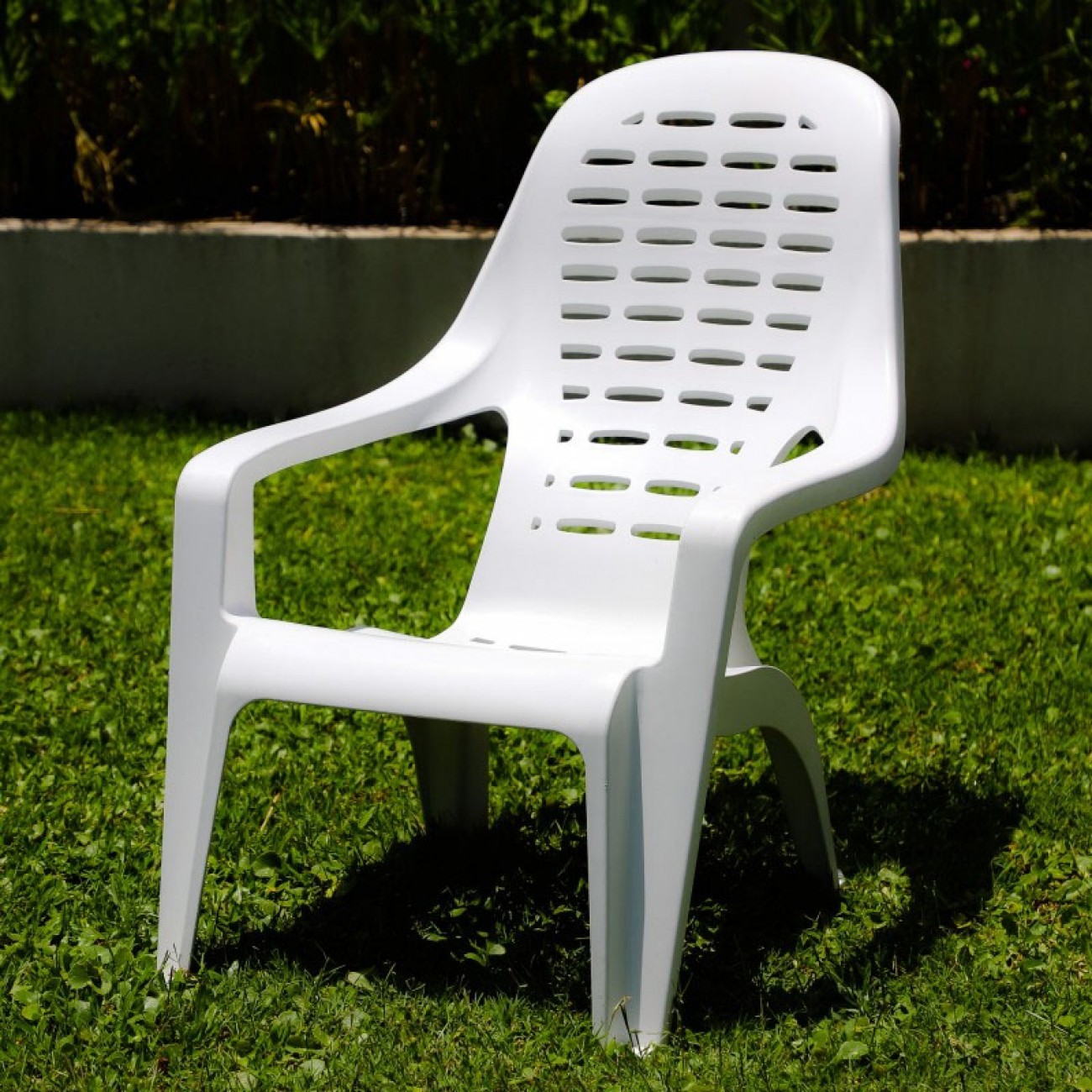 Sillón Plástico De Jardín Voss 2000 Beach Apilable Reforzada Blanco Genesio Hogar