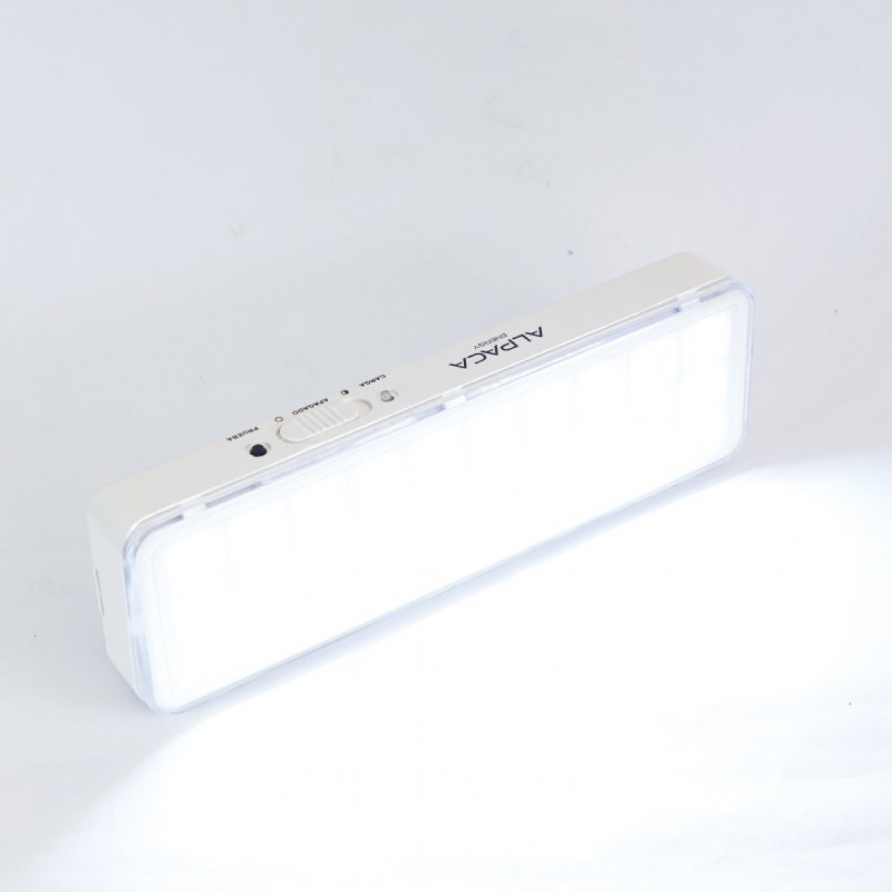 Imagen Luz De Emergencia Alpaca Alpen30 30 Leds 9 Hs Encend Auto